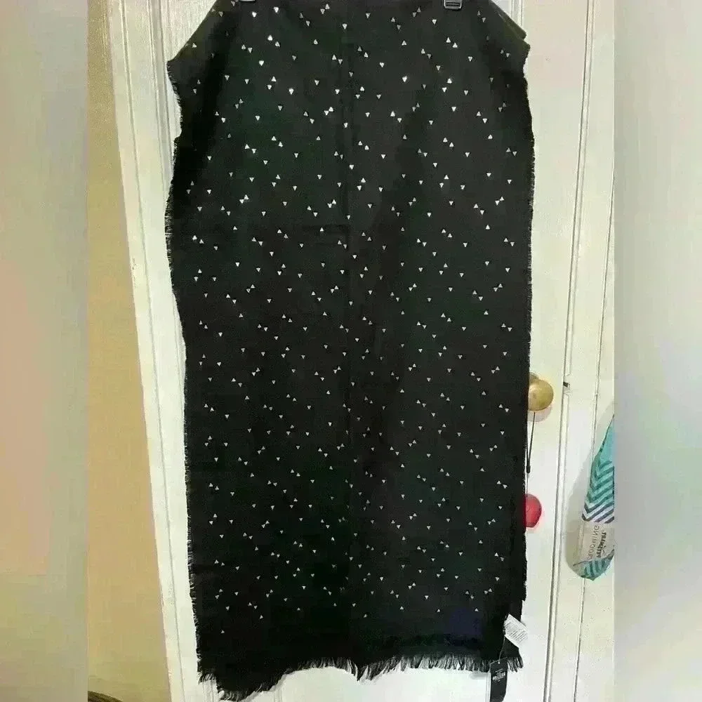 Hollister‎ Shawl